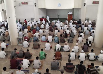 Bupati Lotim Jadi Khotib Sholat Di Masjid Agung, Minta Virus Corona Dicabut