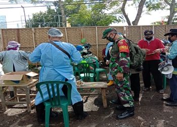 Pedagang Pasar Renteng Praya Lakukan Rapid Test.