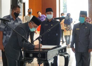 Sekda Lotim Lantik 12 Pejabat Eselon Ditengah Pandemi Covid-19