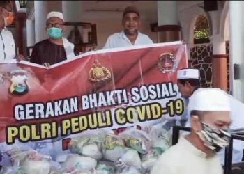 Polda NTB Berbagi Paket Sembako Dan Masker Di Masjid Hidayatullah Punia Kota Mataram
