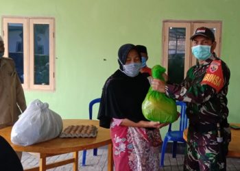 Kades Dasan Borok Bagi Sembako JPS Lotim ,142 KK Terlampaui