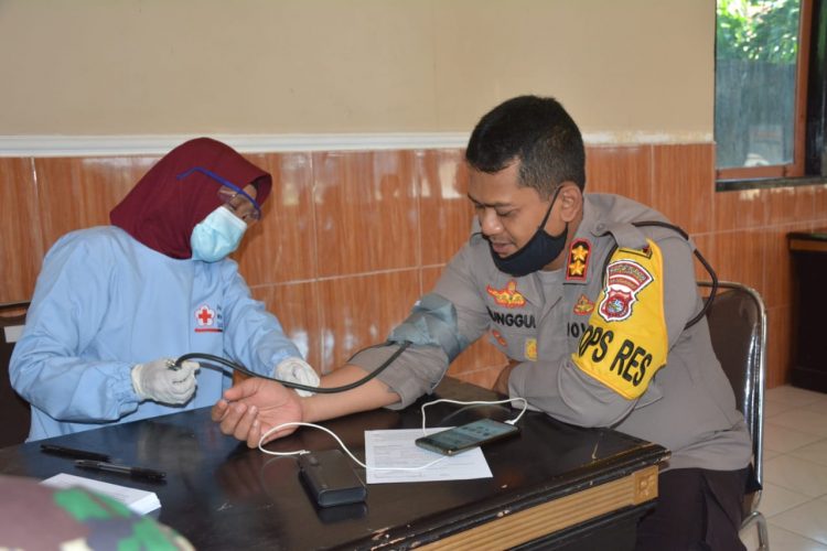 Polres Lombok Timur Gelar Donor Darah Dalam Rangka Hut Bhayangkara Ke – 74