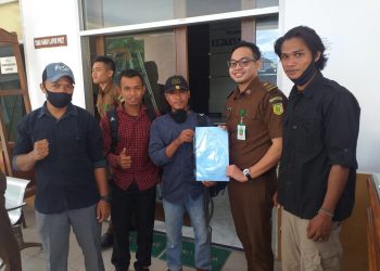 Oknum Kades Dilaporkan ke Kejari Dompu