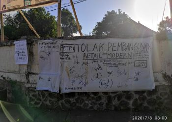 Warga Pasang Petisi Tolak Pembangunan Ritel Modern