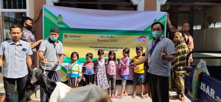 FIFGroup Salurkan 537 Kurban Kambing dan 2 Sapi Untuk Masyarakat Sekitar
