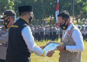 Gubernur NTB Berikan Penghargaan Kepada Tim Gugus Tugas Covid-19 Lotim