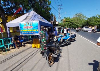 Kapolsek, Camat dan Danramil Pringgabaya Laksanakan Razia Gabungan Penggunaan Masker