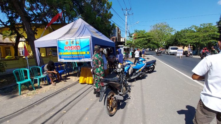 Kapolsek, Camat dan Danramil Pringgabaya Laksanakan Razia Gabungan Penggunaan Masker