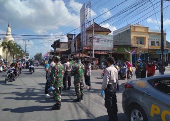 Kawal Pergub dan Perda, Dinsos NTB Bersama TNI-Polri Kampanye dan Bagi Masker