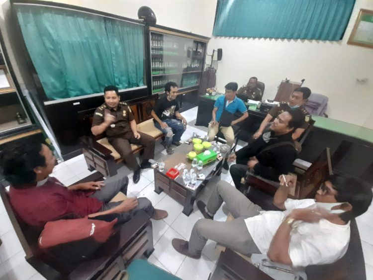 ARM Datangi Kejaksaan Negeri Lotim, Desak Bupati Lotim Segera Dipanggil 