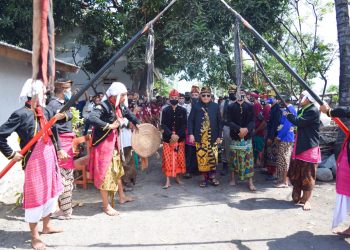 Wakil Bupati Lotim Hadiri Kegiatan Ritual Adat Pemasuh Alam Gumi Paer Gunung Rinjani