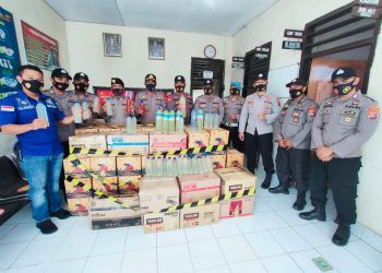 Polsek KP3 Khayangan Amankan Truk Pengangkut Ribuan Botol Miras ‎