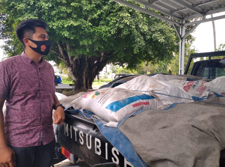 Pupuk Langka, Pengecer Bermain, Penjara Menanti