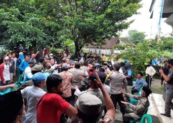 Tuntut BLT DD, Aksi Warga Banjarsari Ricuh