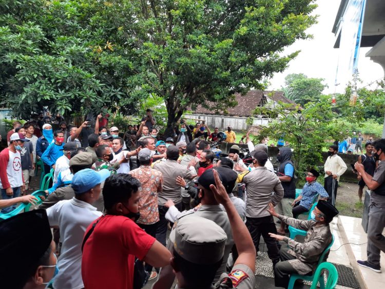 Tuntut BLT DD, Aksi Warga Banjarsari Ricuh