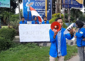 Mahasiswa Lombok Timur Gedor Kantor DPRD Terkait Pokir Dewan