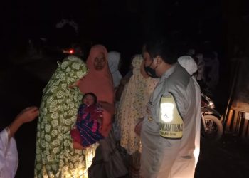 Orang Tua Tega Buang Bayinya Hidup-hidup Di Berugak Warga