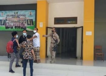 Belasan Wartawan Tuntut Bupati Dan Kasat Pol PP Untuk Berikan Saksi Tegas Kepada Oknum Anggota Pol.PP Lotim Yang  Aniaya Oknum Wartawan