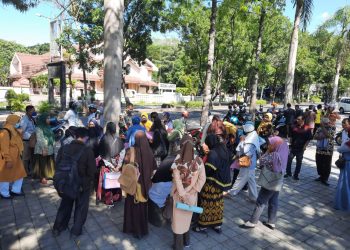 Ratusan K2 Tuntut Pemda Lotim Agar Diangkat Jadi ASN Atau PPPK Tanpa Test