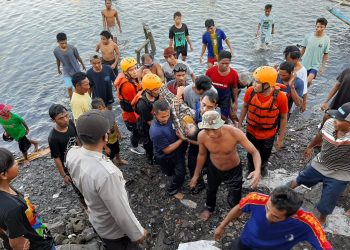 Mandi Di Pesisir Pantai,Gadis Desa Di Kecamatan Keruak Ditemukan Meninggal