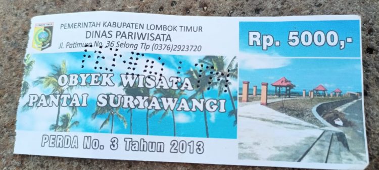 Penarikan Retribusi Masuk Pantai Suryawangi Disorot