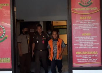 Korupsi Dana Desa, Kejaksaan Negeri Lotim Tahan Mantan Kades Banjarsari