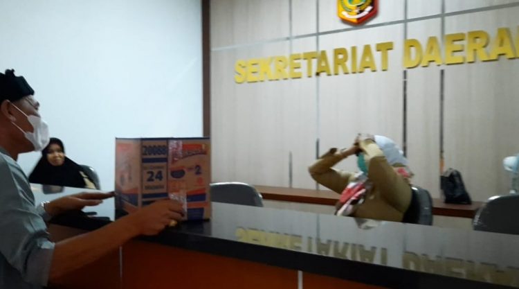 Demi ASN Ghorimin, Aktivis Di Lotim Keliling Turun Naik Tangga Kantor Bupati Lotim Galang Dana