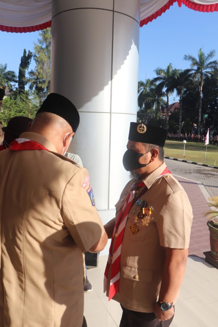 Dua Andalan Ranting Selong Dapat Penghargaan Lencana Pramuka Dari Kwarnas
