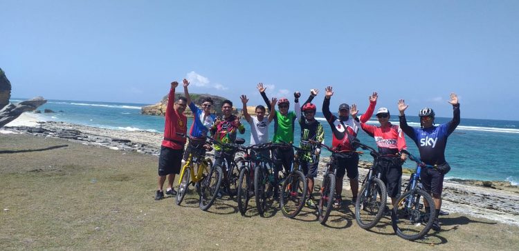 Pegowes Jajal Keindahan Wisata Pantai Selatan Lotim