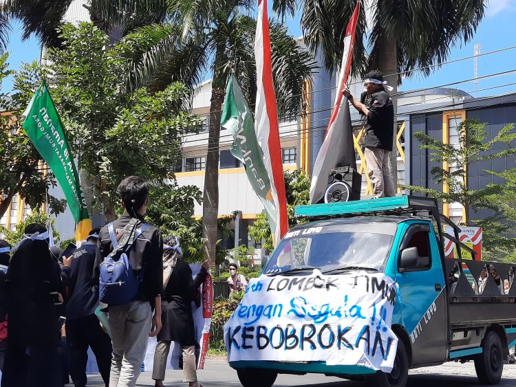 Demo Mahasiswa Angkat Tuntutan 126 Tahun Lotim Dengan Segala Kebobrokannya