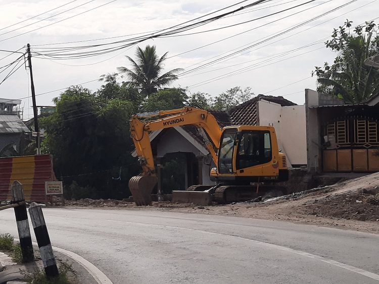 Sempat Mangkrak dan Dikritik, Kontraktor Baru Mulai Kerjakan Lagi Proyek Jembatan Songak