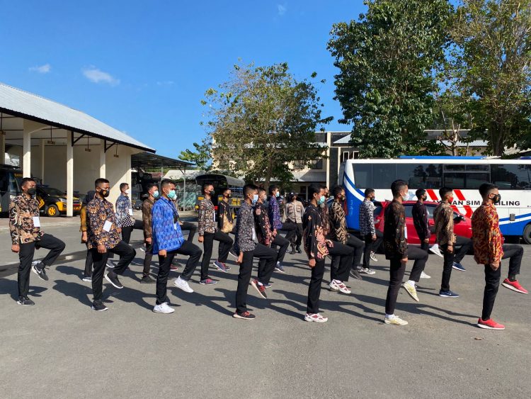 Casis Polri Gelombang Kedua Jadi Petugas Aplikator Data Vaksin di Lotim