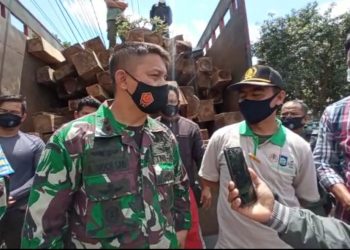 TNI dan KPH Rinjani Timur Amankan Truk Fuso Pengangkut Kayu Tanpa Dokumen