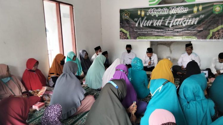 KUA Alas Barat Berikan Pengajian Ke Majelis Taklim Soal Moderasi Beragama
