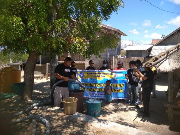 Milad Ke 3 FWMO Lotim Salurkan Air Bersih ke Desa Serewe