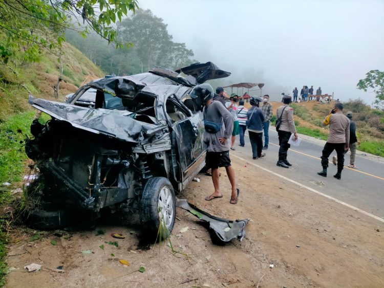 Terjun Ke Jurang Mobil Ringsek,Suami Meninggal,Istri Luka-luka