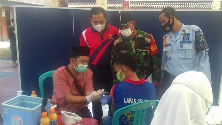 303 Orang  WBP Lapas Kelas IIB Selong di Vaksin Tahap ke-II