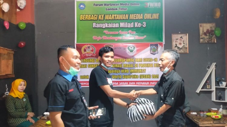 Berbagi Ke Wartawan,FWMO Lotim Ajak Sukseskan Vaksinasi,Songsong WSBK