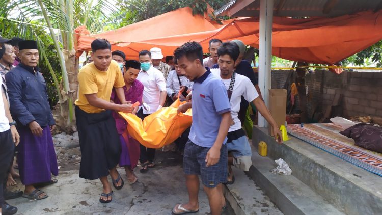 Geger,Guru Honorer di Keruak Ditemukan Tewas Didepan Rumah Warga