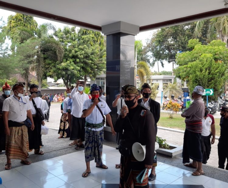 Dua Kades di Masbagik