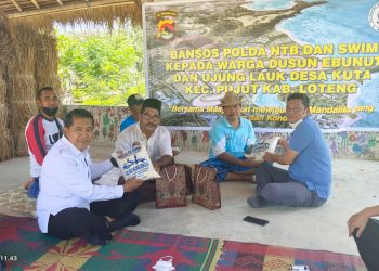 Polda NTB Bansos Ke Warga Kuta Loteng