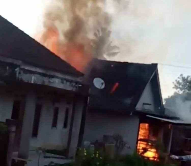 Gara-gara Pertalite Disenggol,Kios dan Rumah Terbakar di Pringgesela