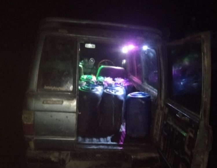 Polisi Ciduk Mobil Kijang Pengangkut BBM Bersubsidi Ke Tambang Pasir di Kalijaga Timur