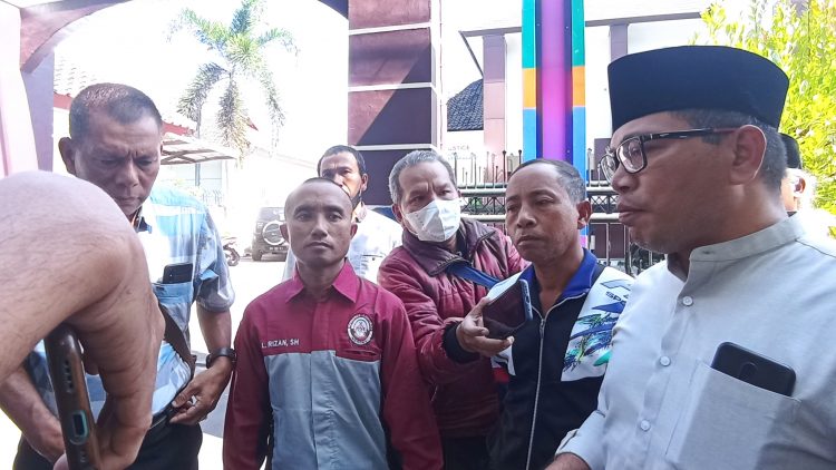 Poto: Keluarga Almarhum TGH Ali Batu Bersama Kuasa Hukumnya