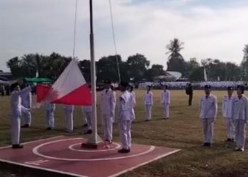 Insiden Berdera Merah Putih Terbalik Upacara HUT RI 77 di Lapangan Keruak‎