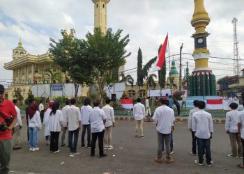 Para Seniman Sukses Gelar Apel Bendera HUT Kemerdekaan RI Ke 77