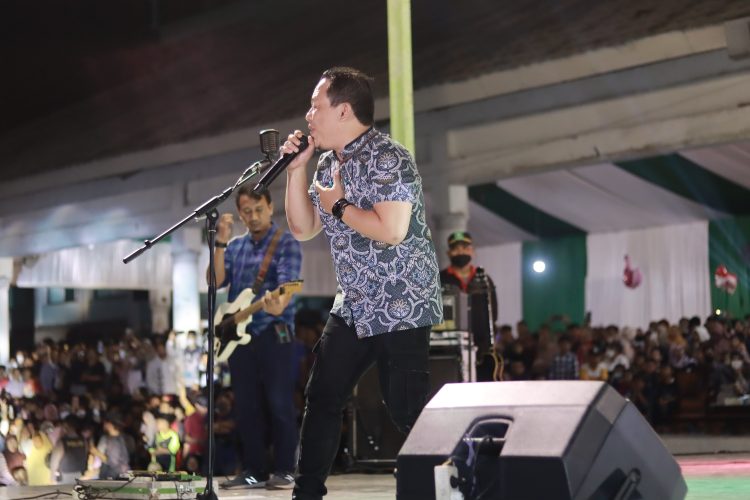 Wali Band Hibur Puluhan Penonton Dalam Semarak Hultah NWDI Ke 87 di Pancor