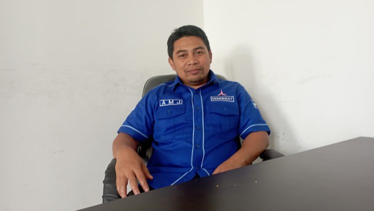 Aksi Unjuk Rasa Mahasiswa. Fraksi dan DPC Partai Demokrat Lotim Berikan Dukungan