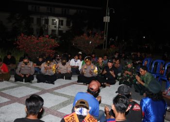 Kenang Tragedi Kanjuruhan. Aremania dan Askab PSSI Lotim Gelar Doa Bersama