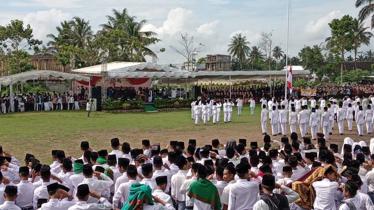 Peringati Hari Pahlawan. Ponpes Syeikh Zainudin Abdul Madjid NW Lombok Timur Gelar Upacara Pengibaran Bendera